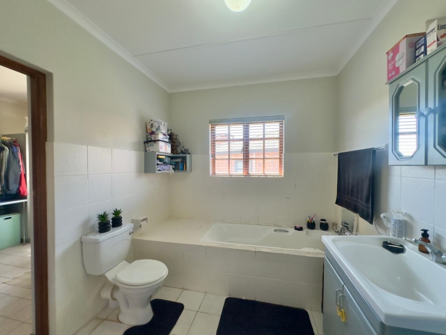 3 Bedroom Property for Sale in Stilbaai Wes Western Cape